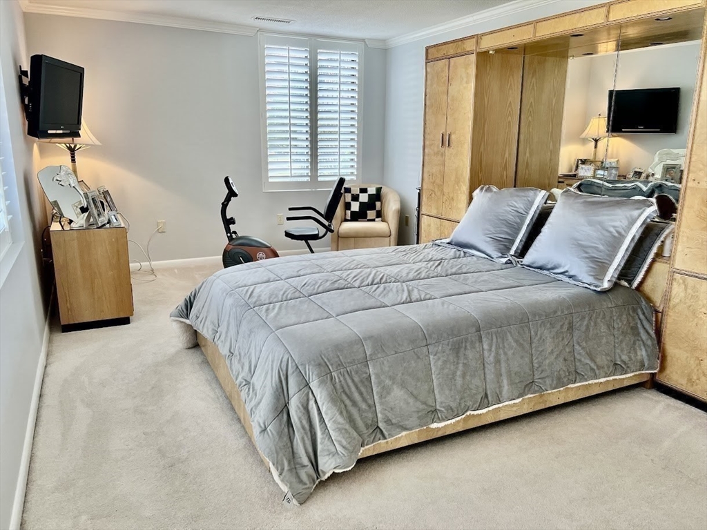 1006 Paradise Rd, Swampscott