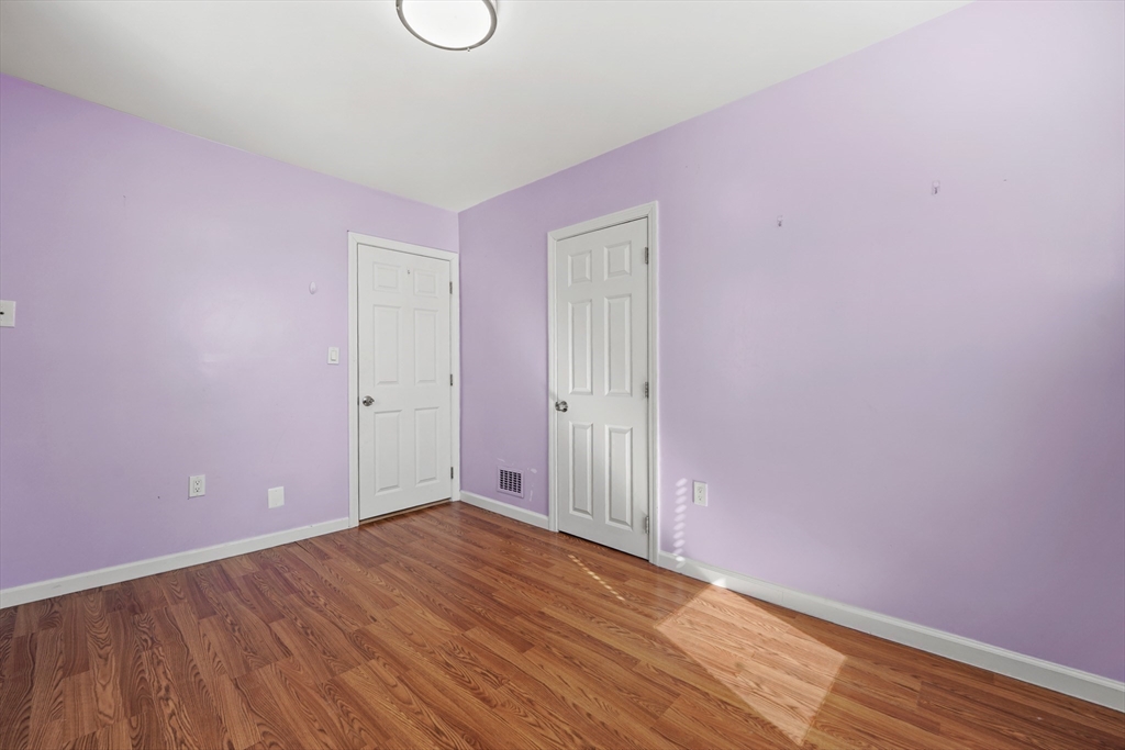 4 Champlain Rd, Salem