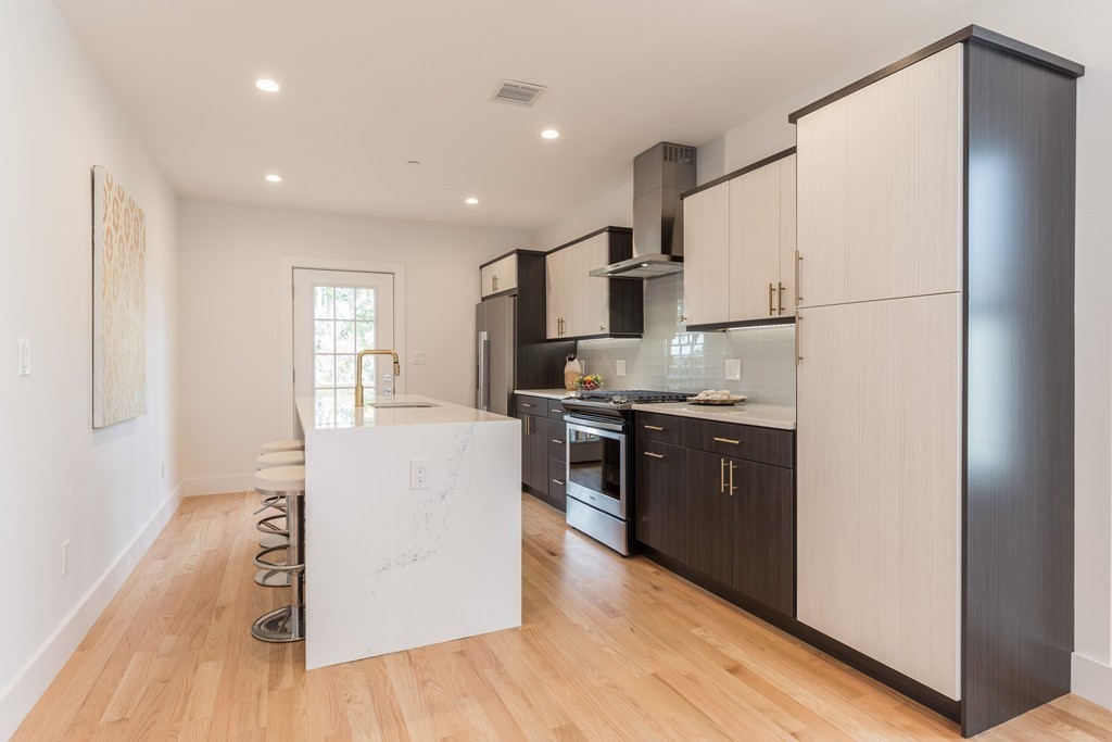 112 King, Dorchester