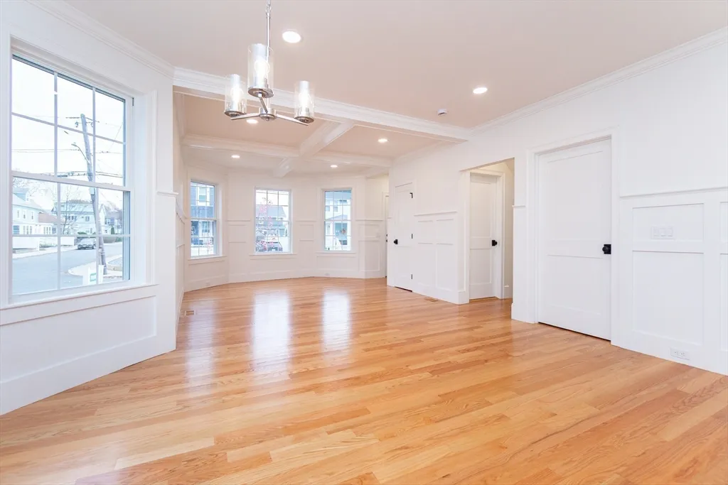 20 Sheridan Ave, Medford