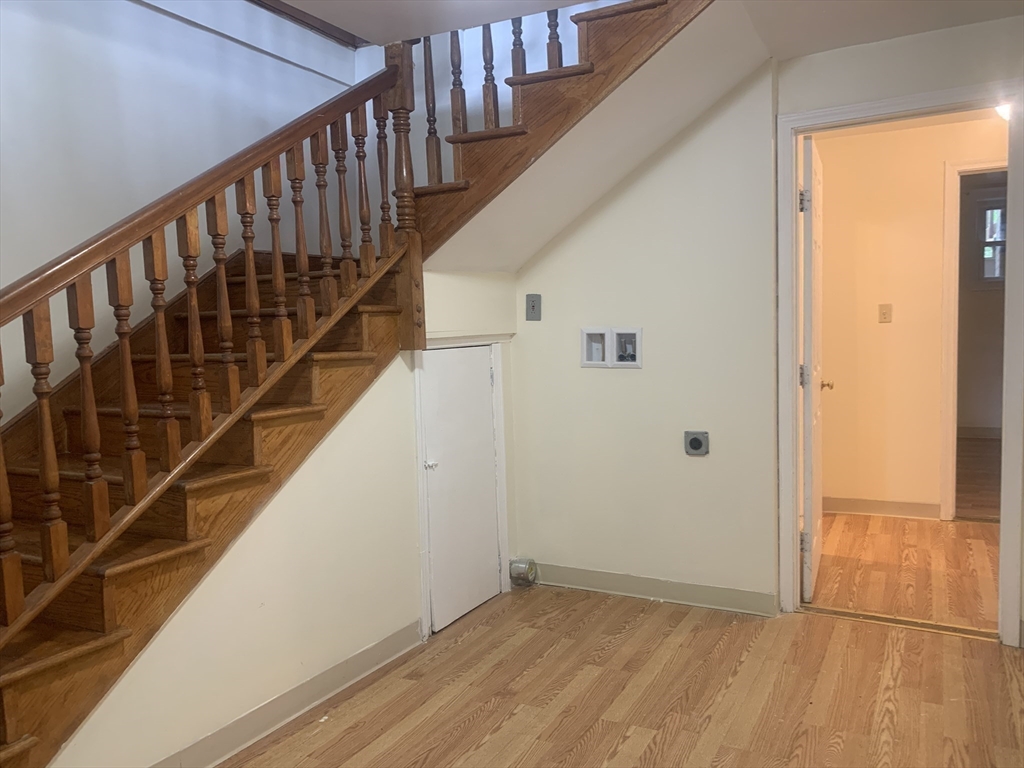 77 Hartford St, Newton Highlands