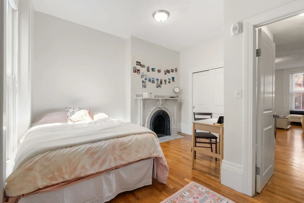 62 West Cedar St, Beacon Hill