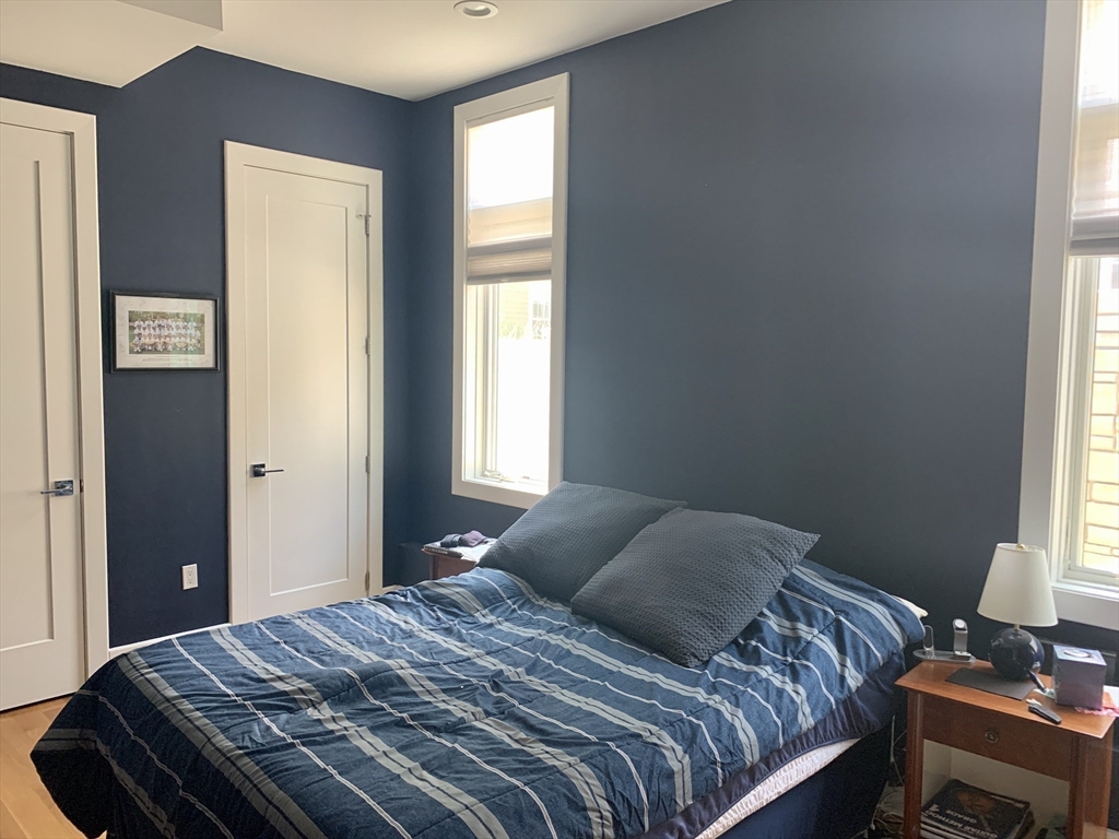 5 Mohawk St, South Boston