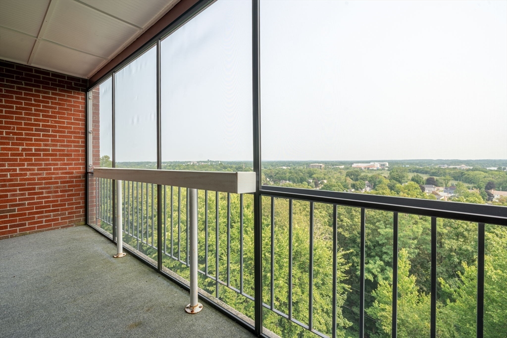 3 Summit Dr, Reading