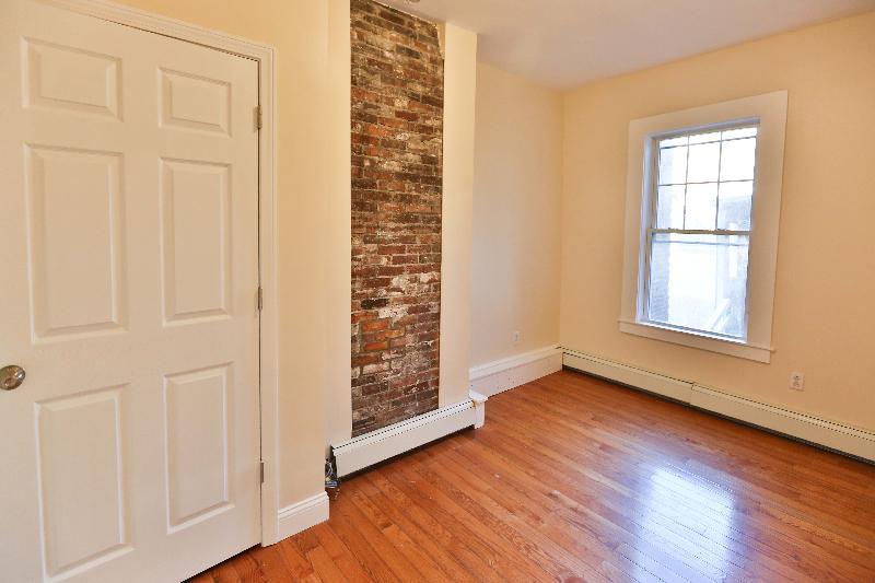 82 Bremen St, East Boston