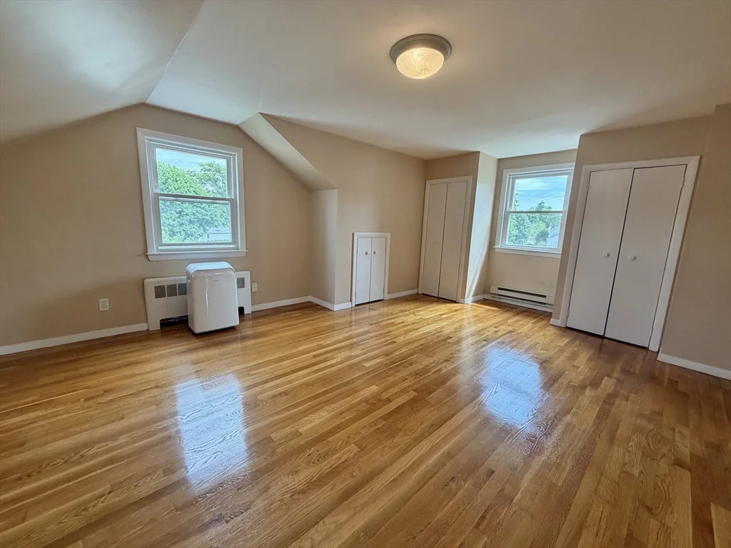 17 Hatfield Rd, West Newton