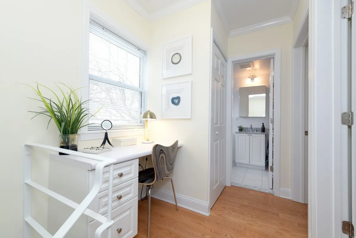 136 Thornton Rd, Chestnut Hill