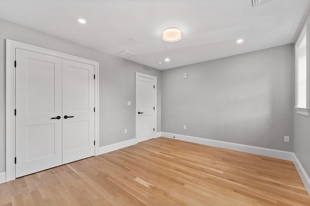 903 Beacon St, Back Bay