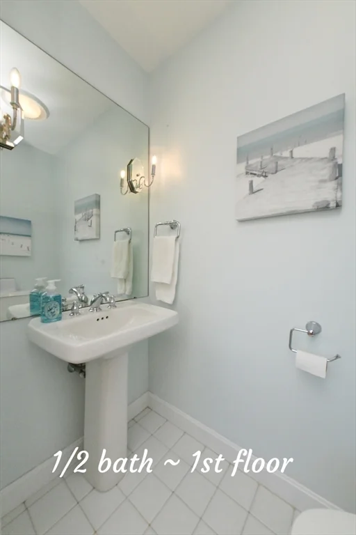 4 Bittersweet Ln, Buzzards Bay