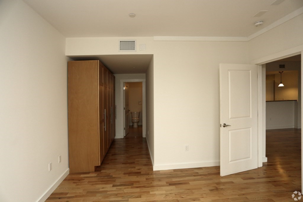 3 bed, 2 bath apartment for rent at 87 New St Unit 414, Neighborhood Nine — photo 5 of 14