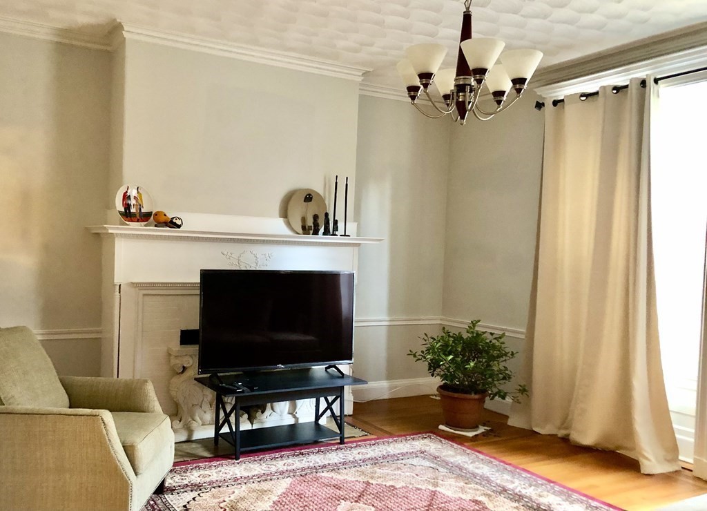 3 split bed, 2 bath apartment for rent at 318 Tappan St Unit 1, Brookline Village — photo 3 of 16
