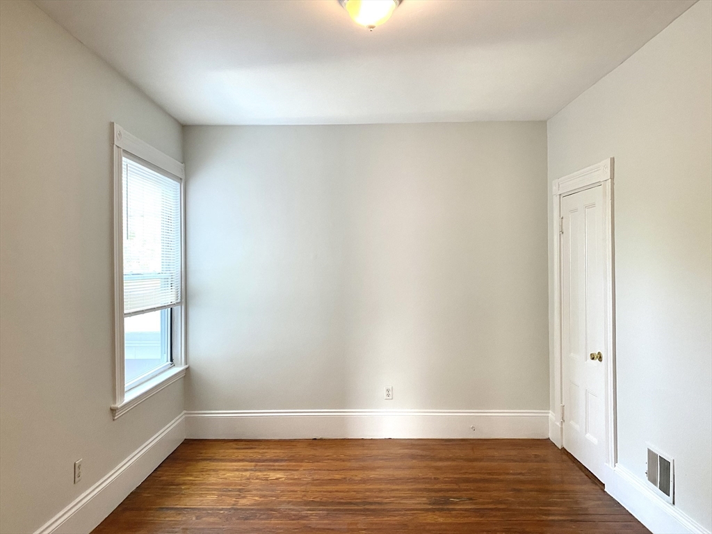4 bed, 2 bath apartment for rent at 64 6th St Unit 3, East Cambridge — photo 5 of 10