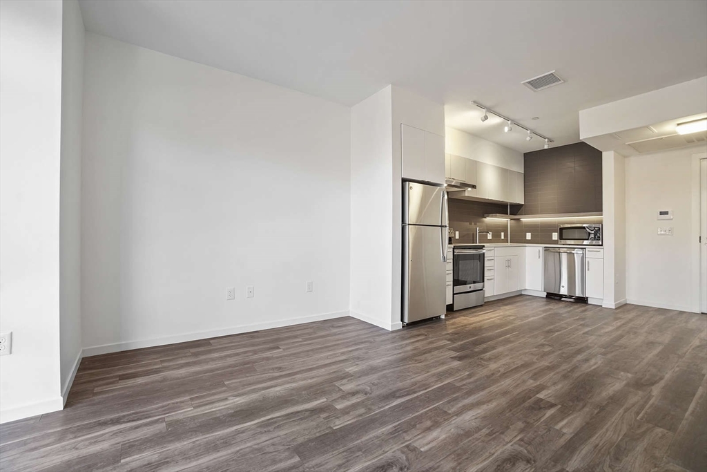 325 Snell, Fall River