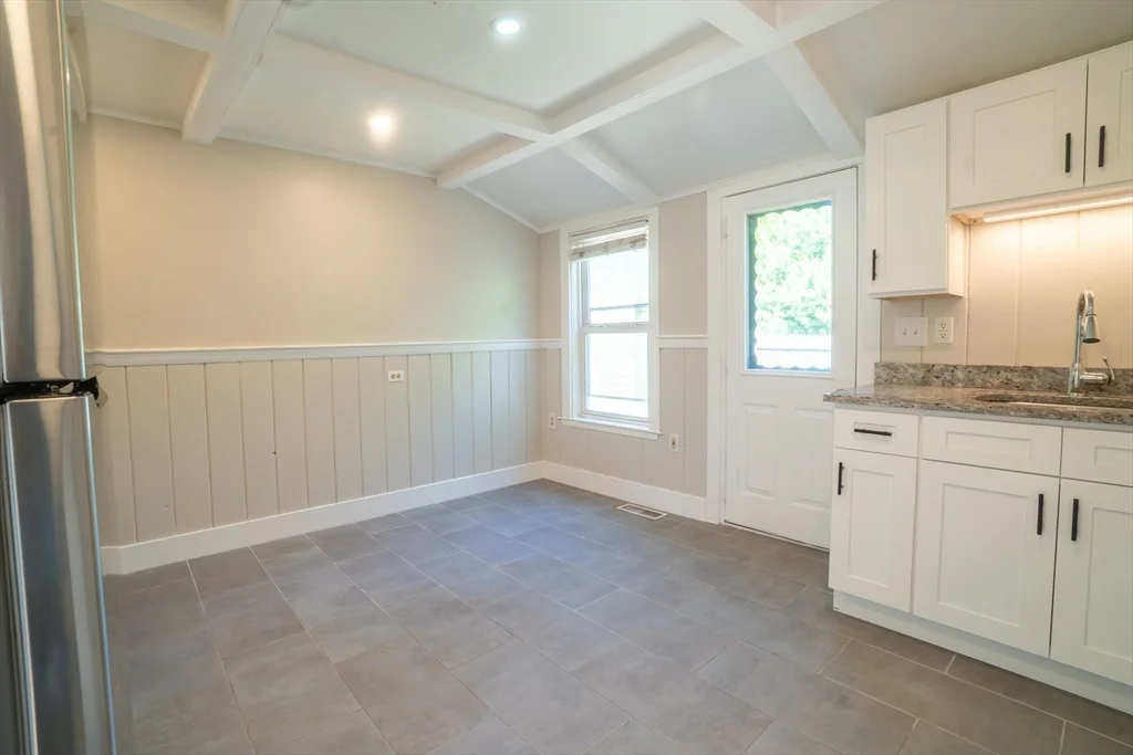 18 Drew Ave, Weymouth