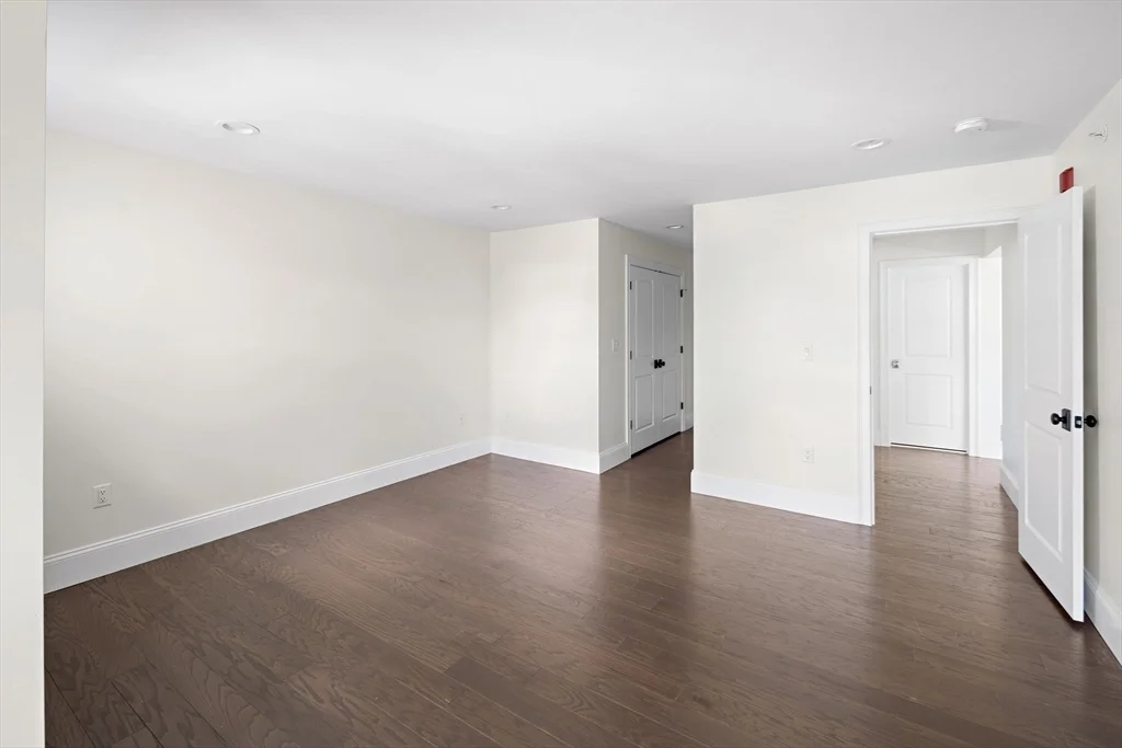 19 Lily Pond Ln, Lexington