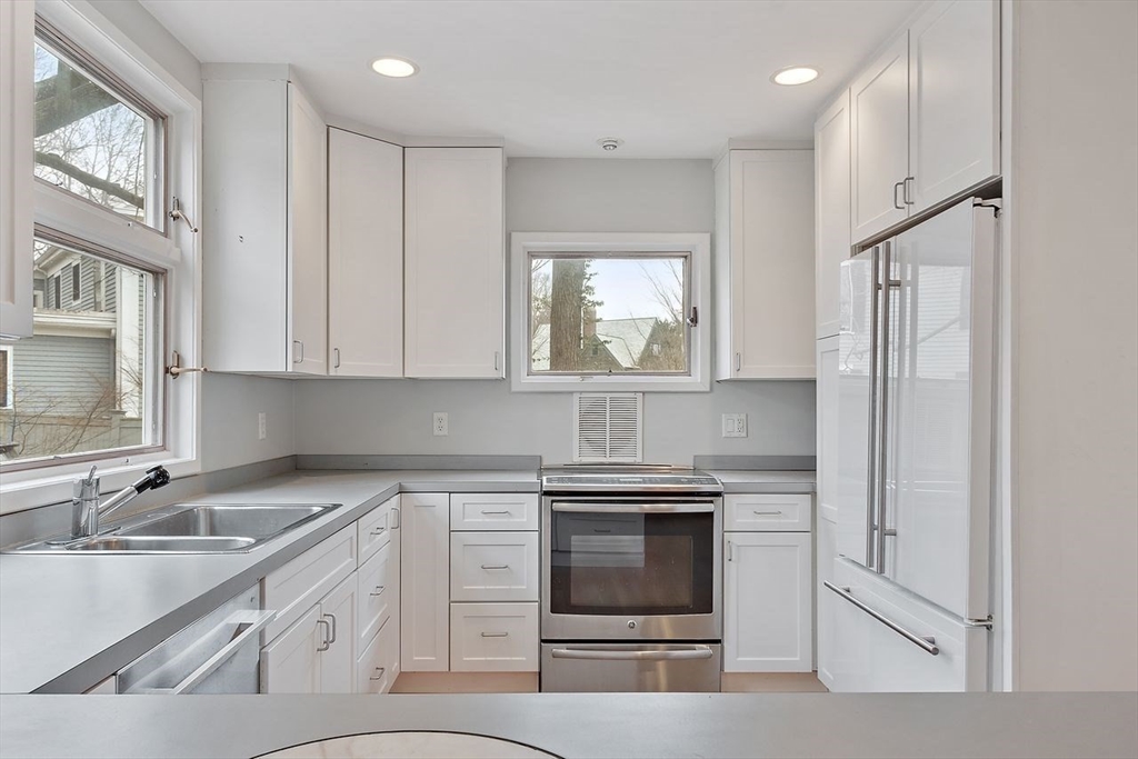 110 Leonard St, Belmont