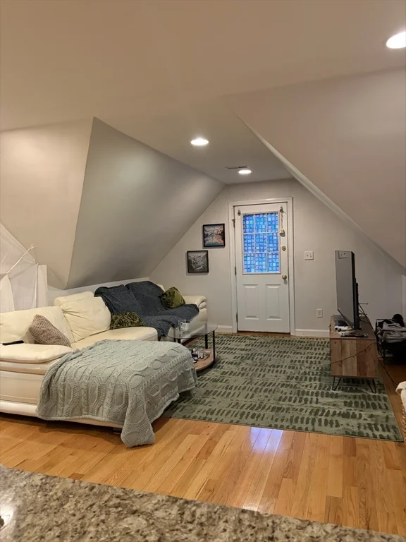 290 Adams St, Abington