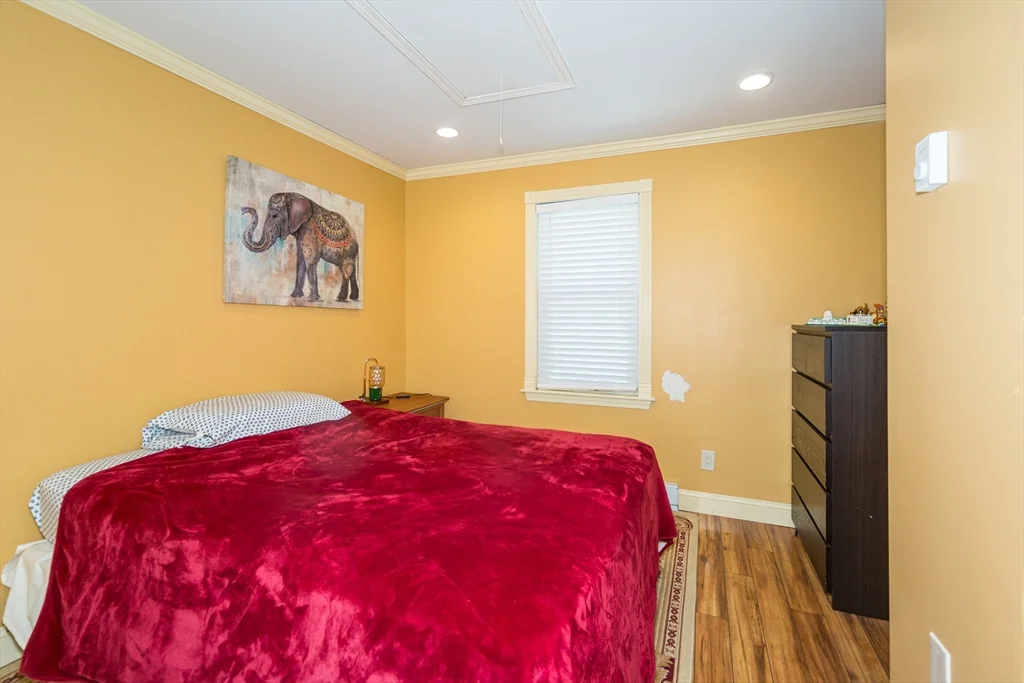 26 Pine St, Natick