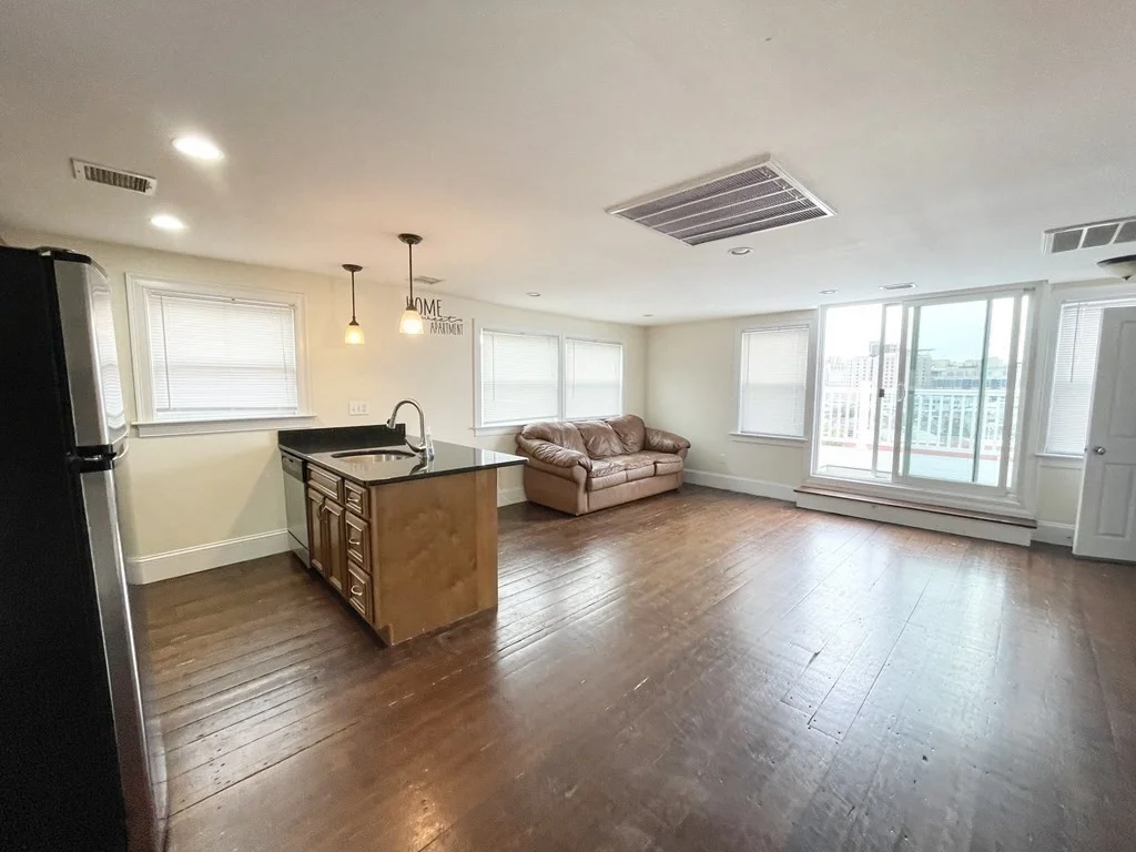 178 Hillside St, Mission Hill