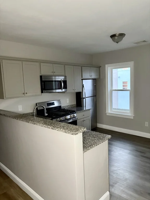 325 Snell, Fall River