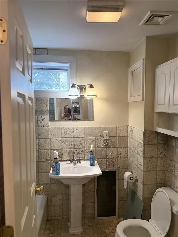 13 Duval St, Allston