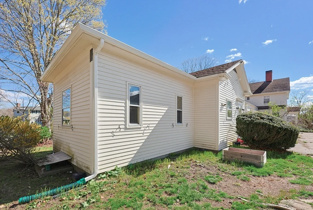 9-13 W Main St, Norton