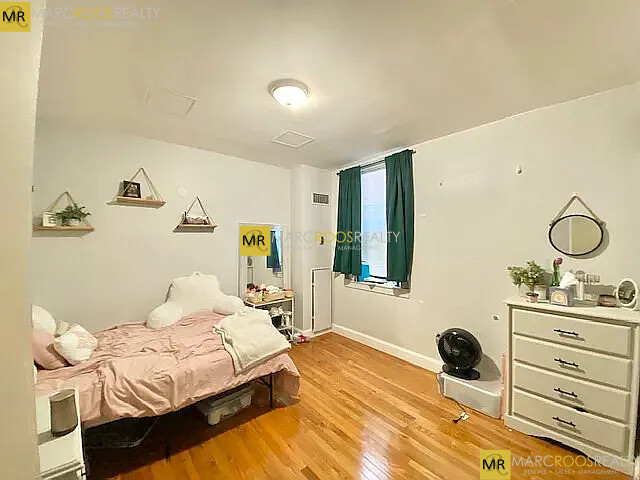 3 Douglass Park, Roxbury