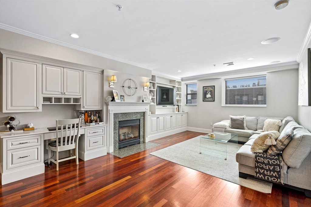 440 Commercial St, Waterfront