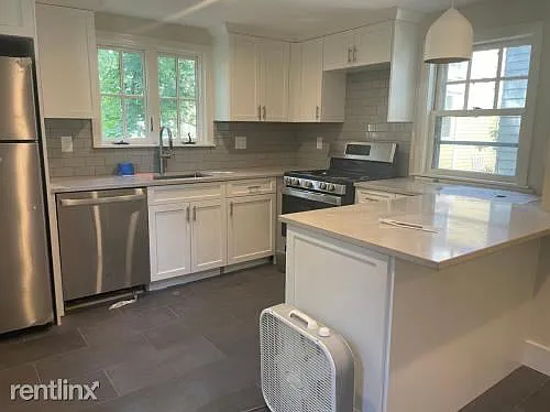 3 bed, 2 bath apartment for rent at 550 Franklin St Unit S, Cambridgeport — photo 4 of 4