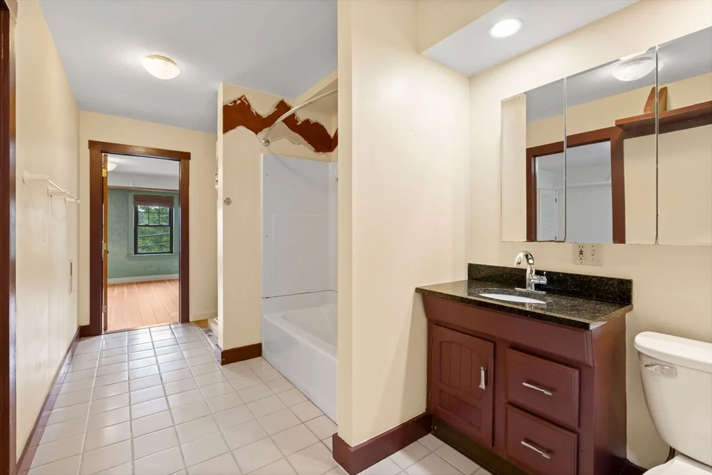 35 Merrimac, Amesbury