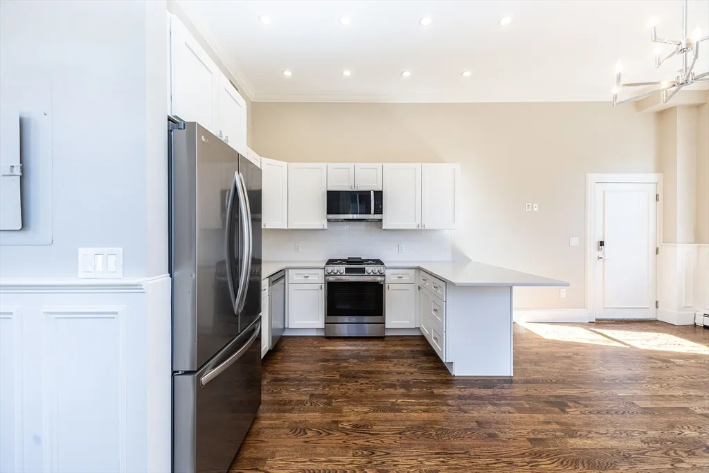 85 Regent St, Roxbury