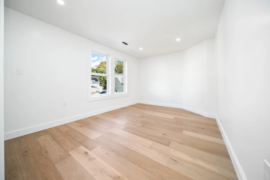 11 Knollin St, Malden