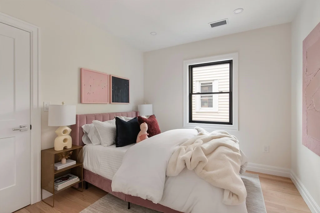 72 Hyde Park Ave, Jamaica Plain