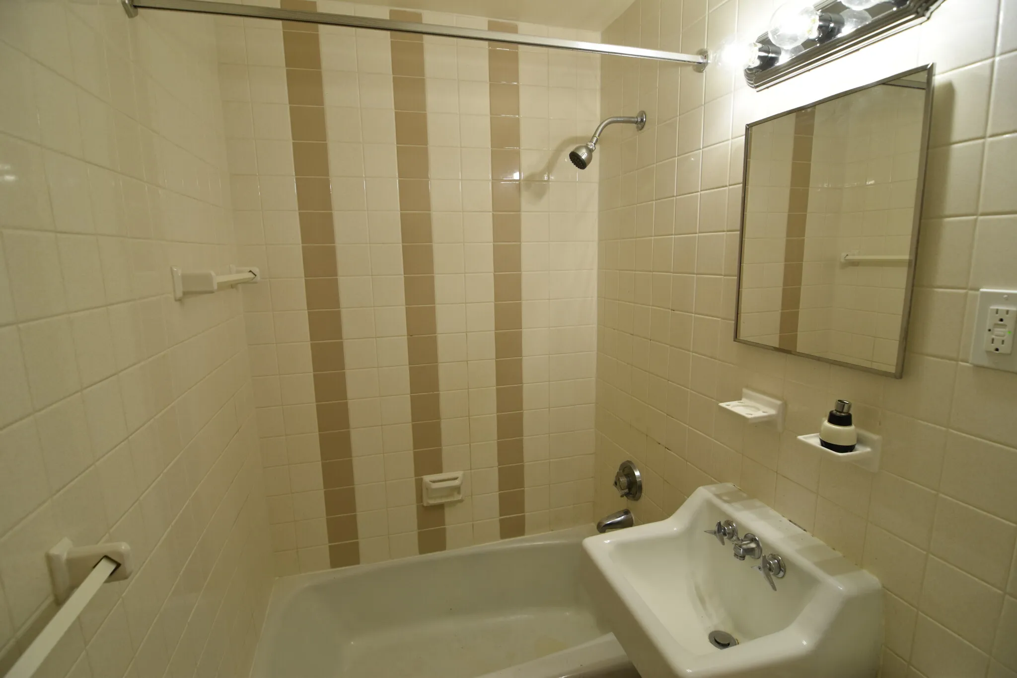 160 North Beacon St, Brighton