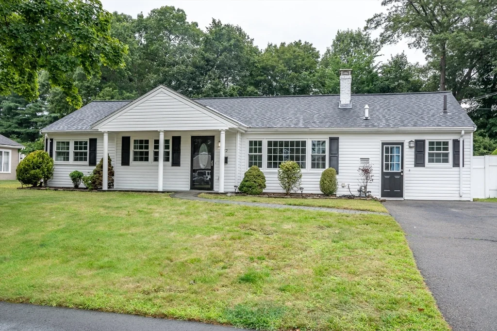 22 Wethersfield Rd, Natick