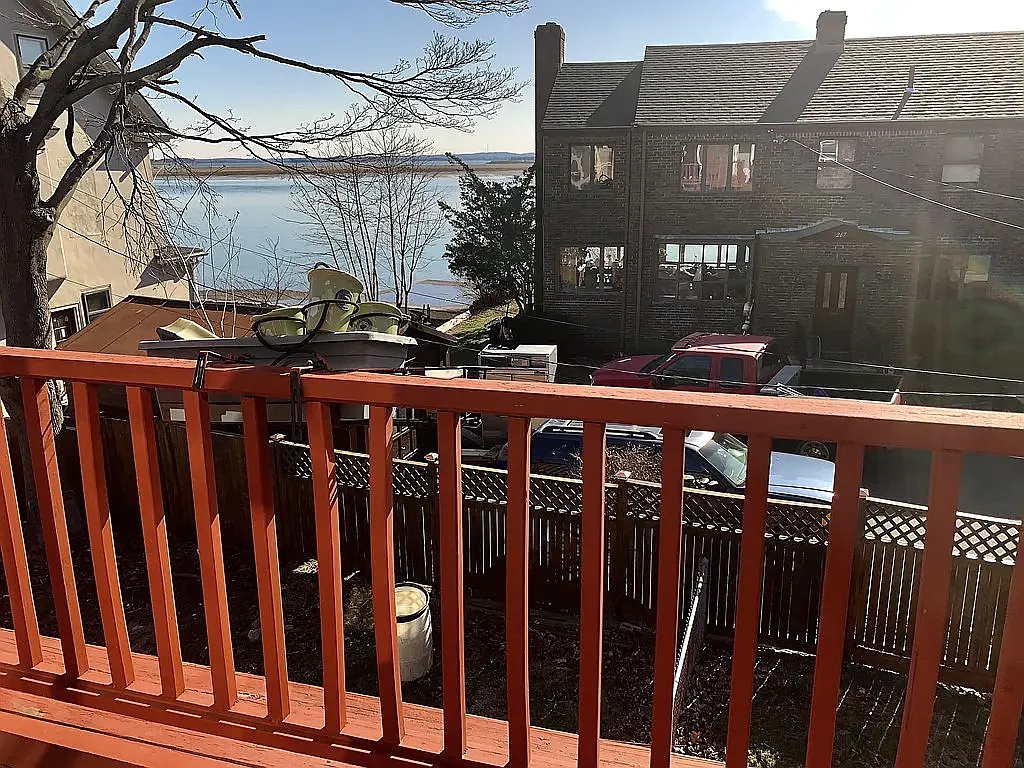 275 Court Rd, Winthrop