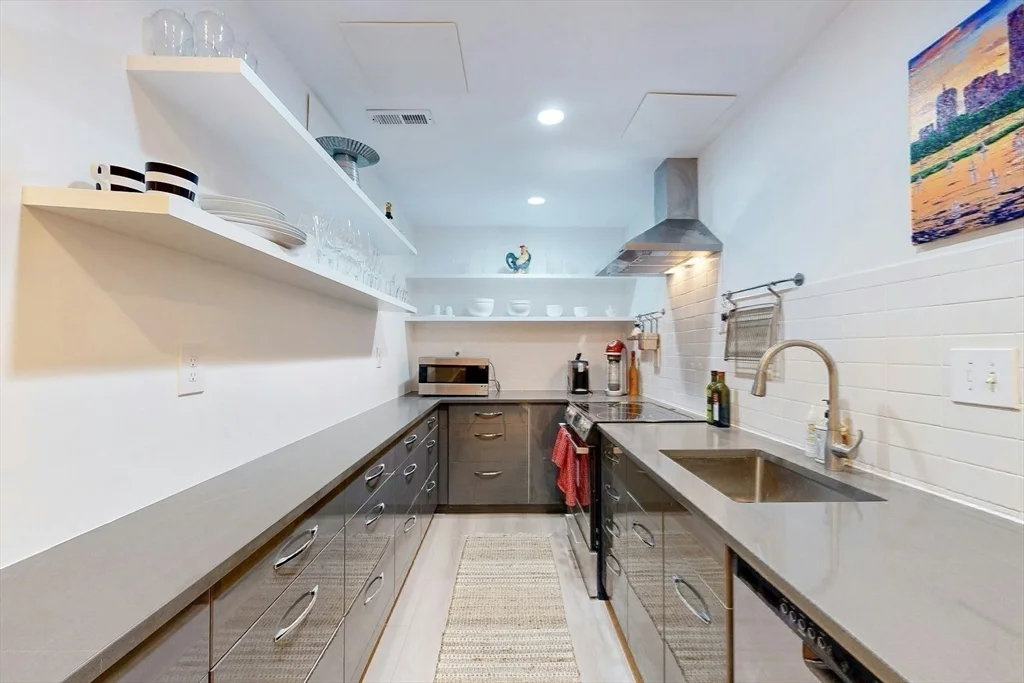 15 Garrison Rd, Brookline Hills