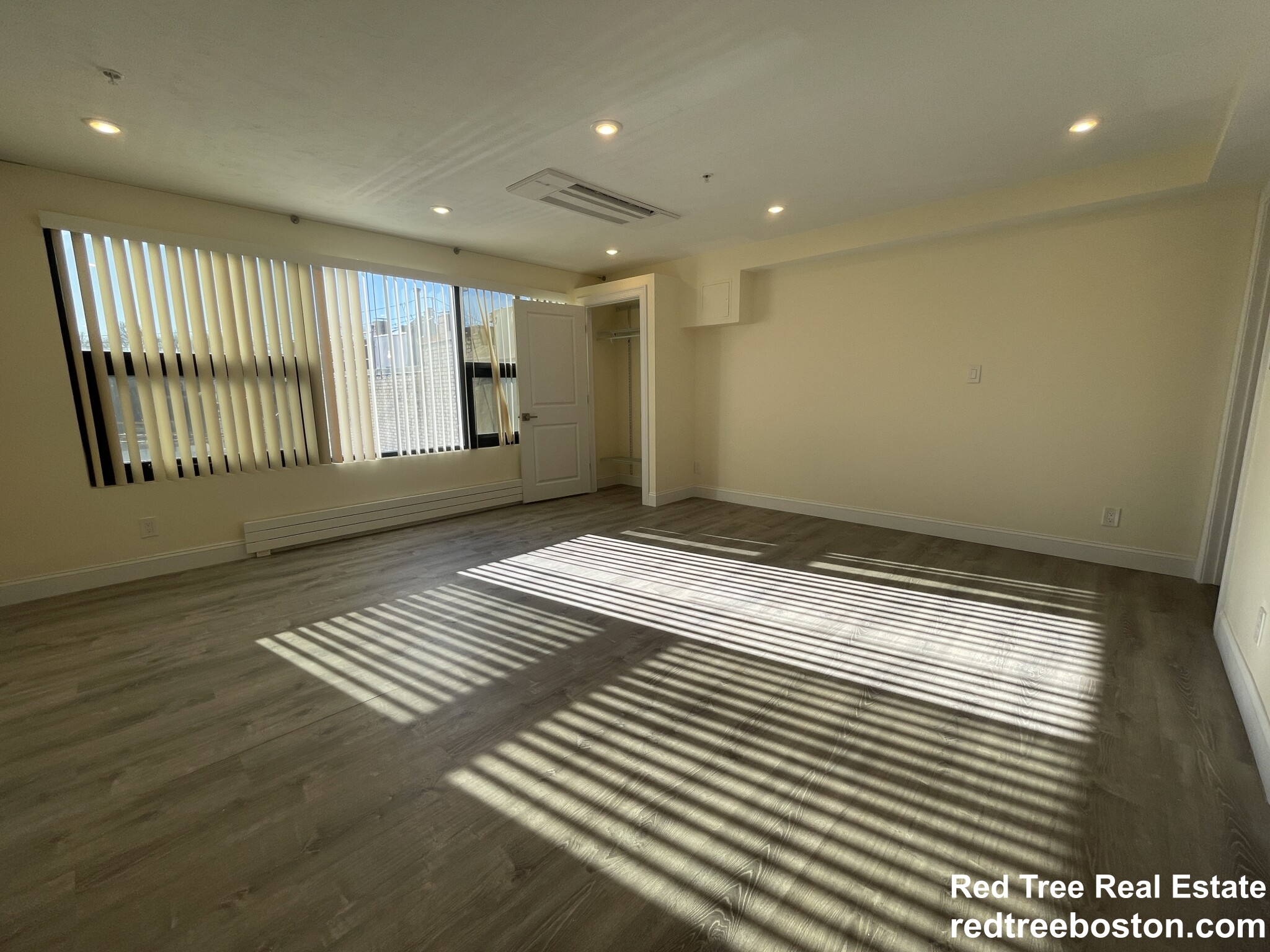 1028 Commonwealth Ave, Boston