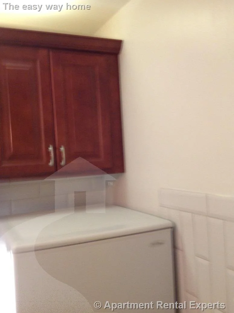 26 Dover St, Davis Square