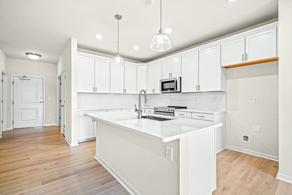 2 Stratton Dr, Woburn