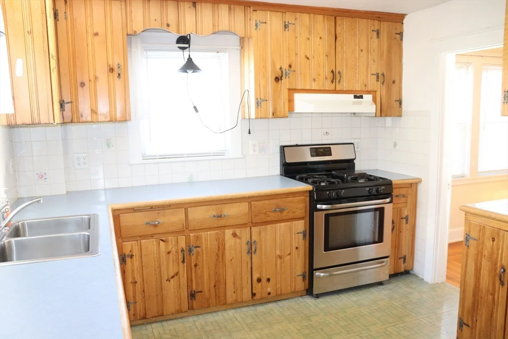 40 Baker Ave, Quincy