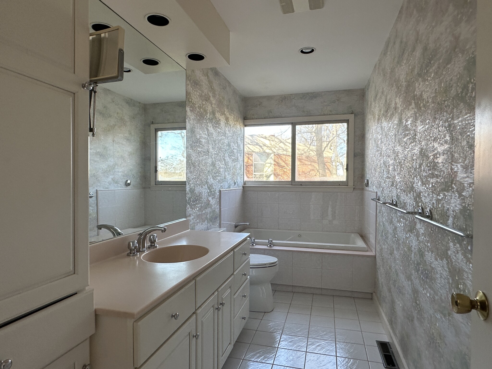 43 Fairgreen Pl, Chestnut Hill