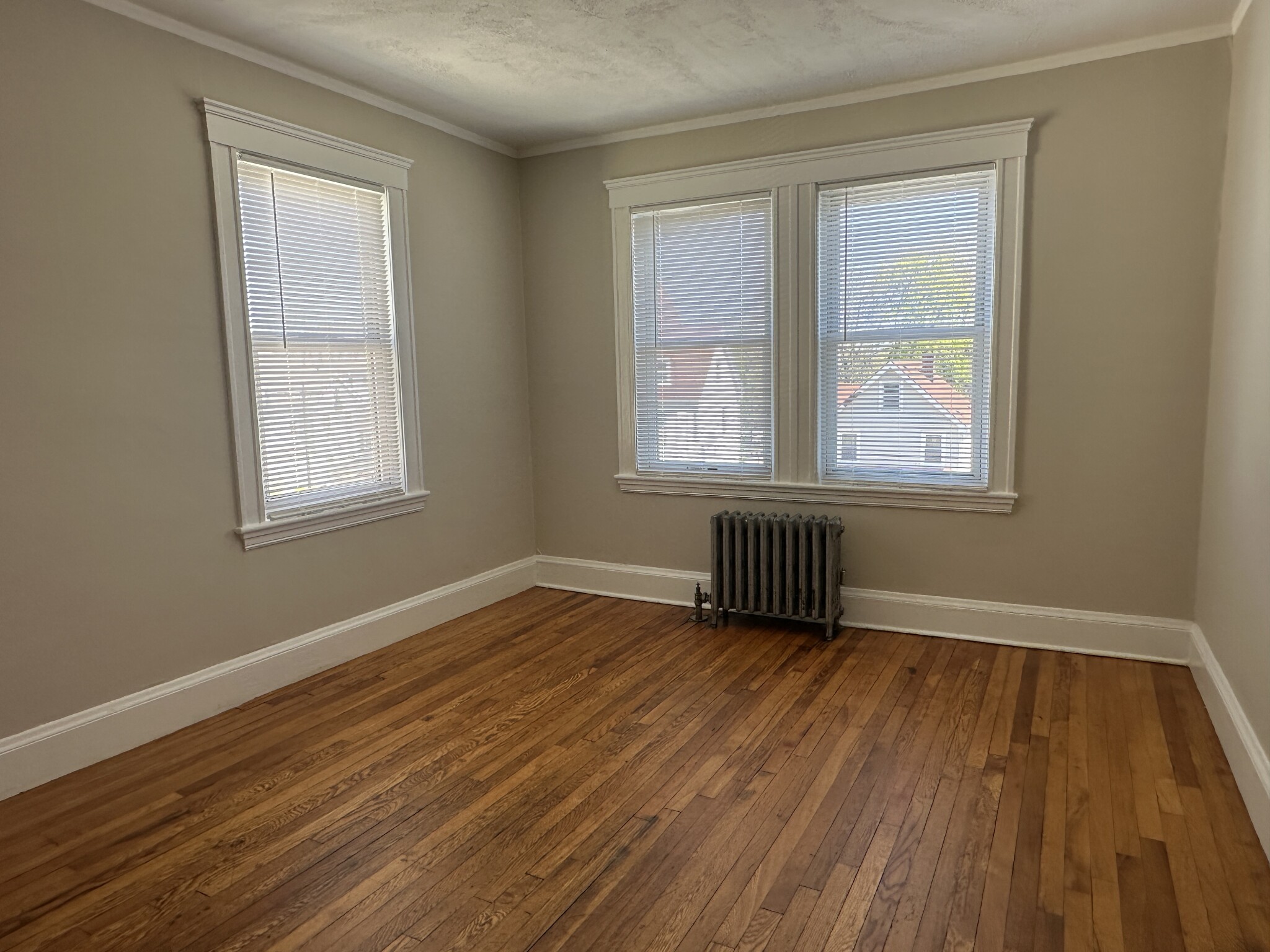 547 Hyde Park Ave, Roslindale