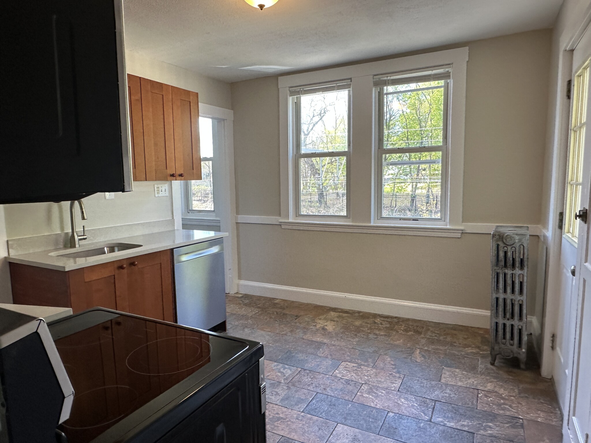 547 Hyde Park Ave, Roslindale