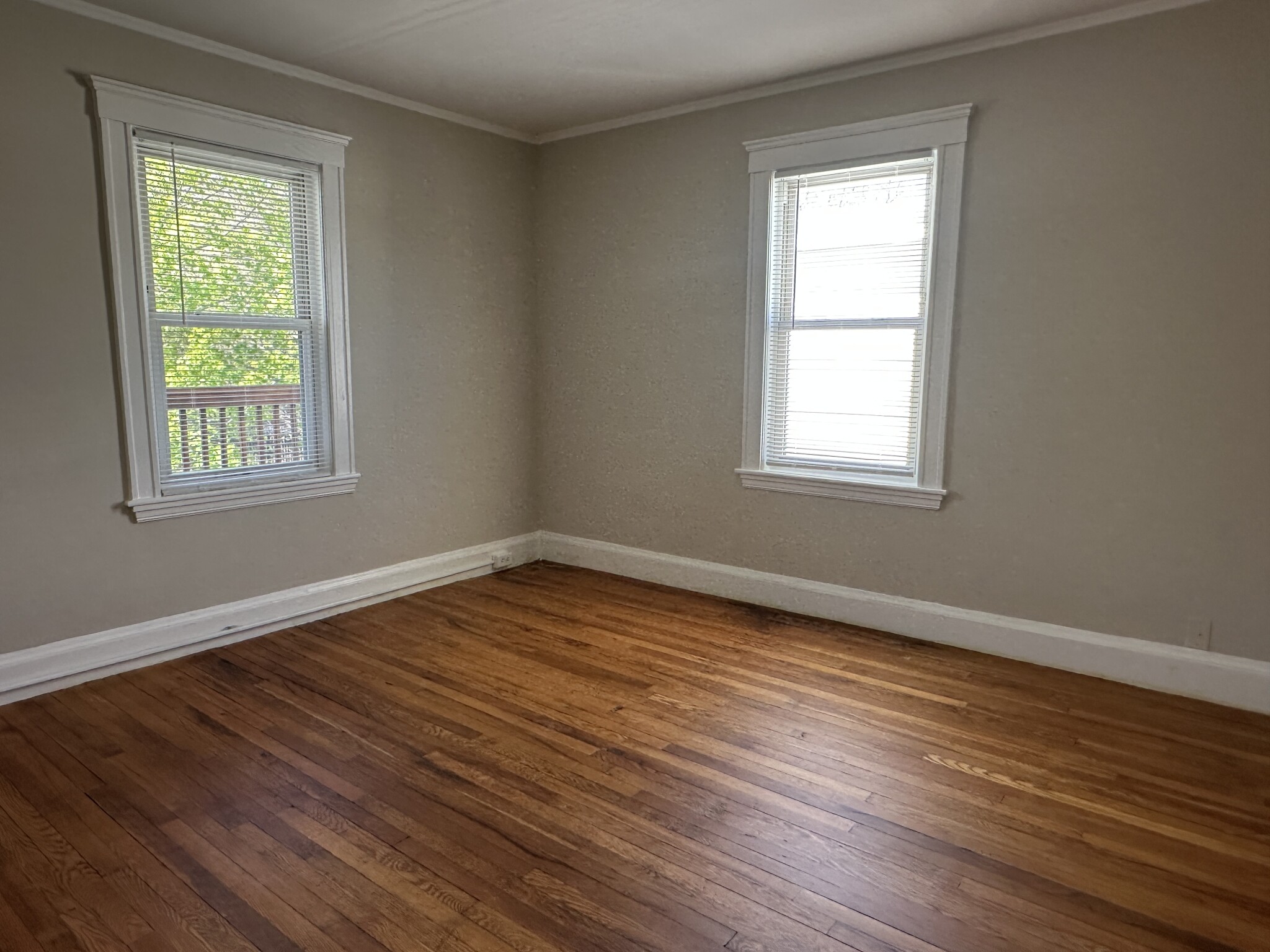 547 Hyde Park Ave, Roslindale