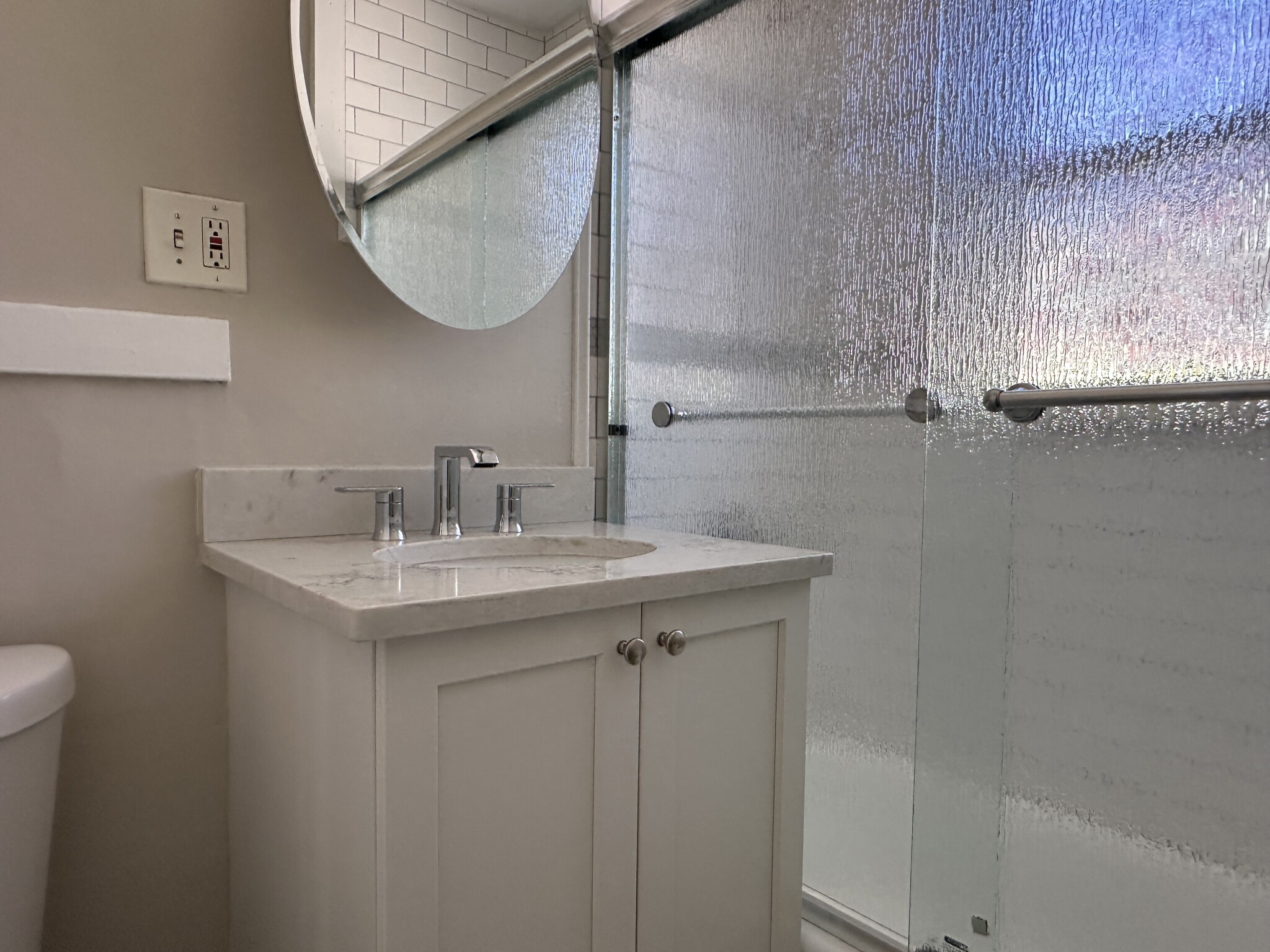 547 Hyde Park Ave, Roslindale