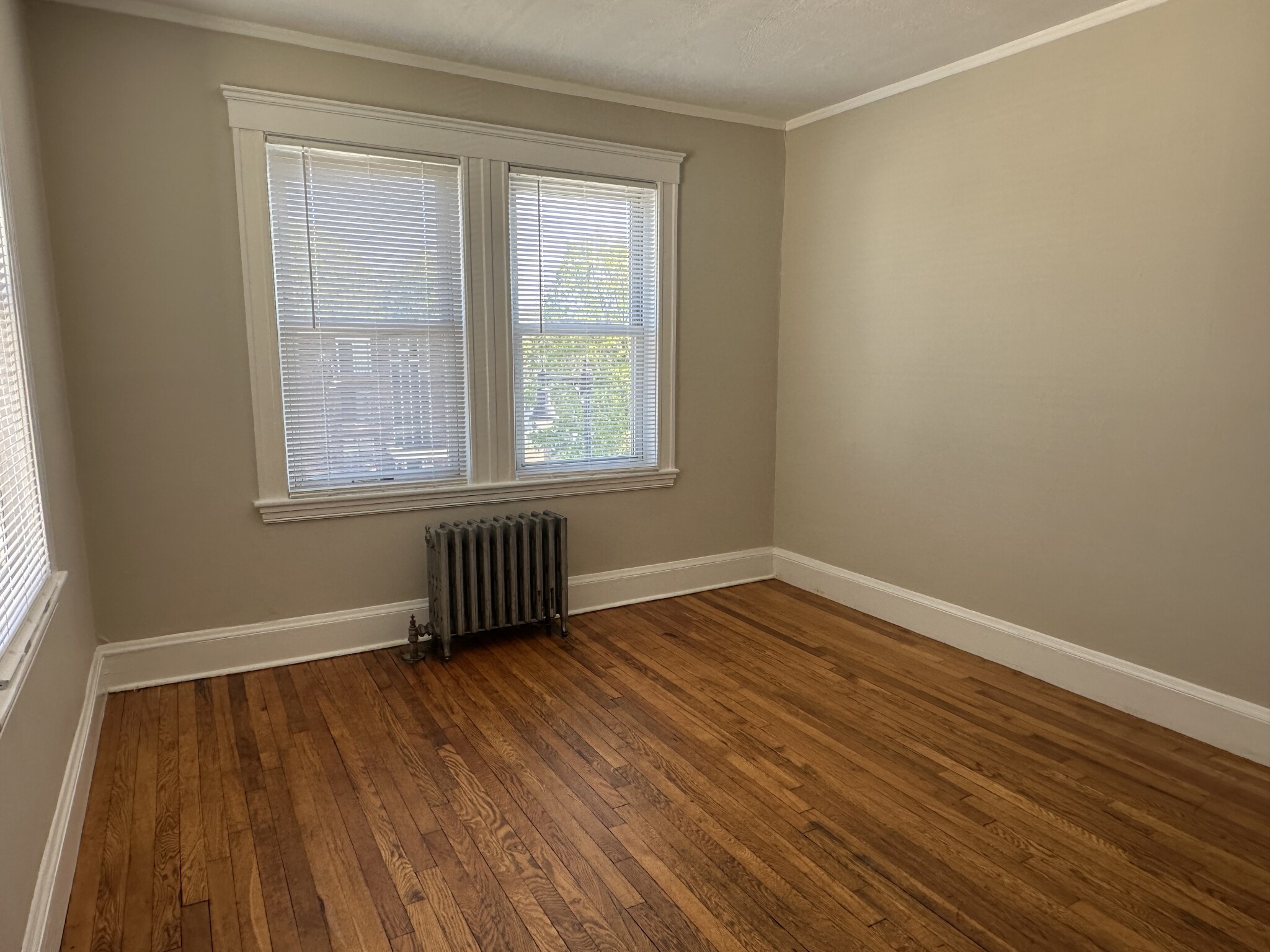 547 Hyde Park Ave, Roslindale