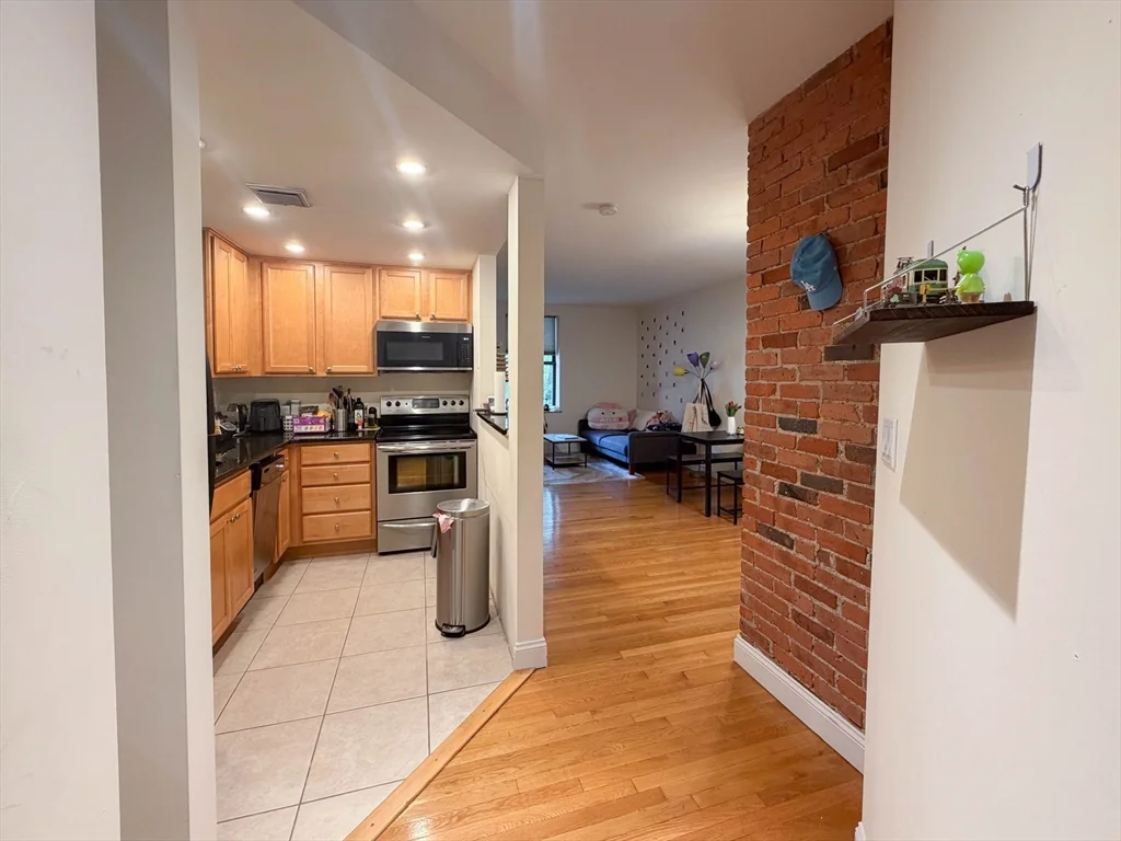 84 Gainsborough St, Fenway