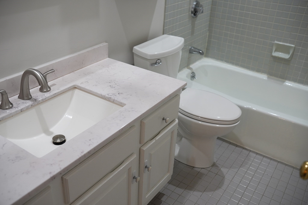 10 Weston Ave, Quincy