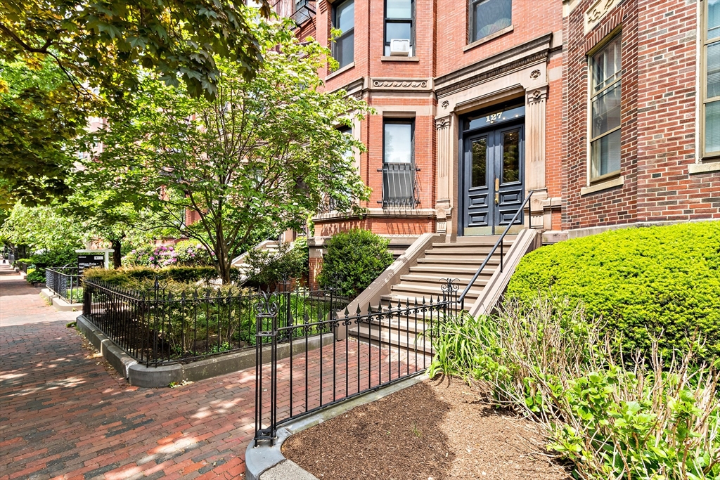 127 Marlborough St, Back Bay